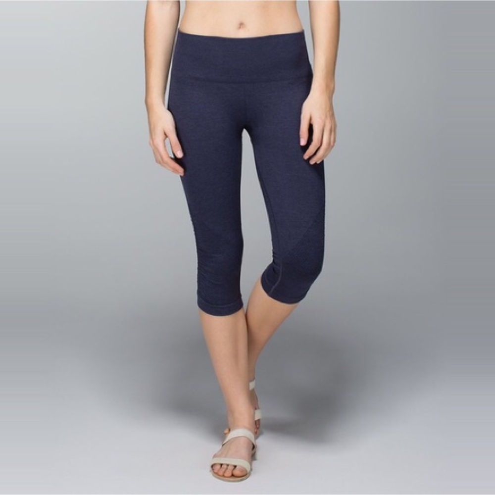 Lululemon In the Flow Capri Heathered Deep Coal